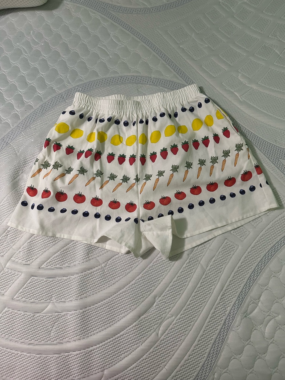 Yllw the Label White Fruit & Veggie Print Elastic Waist Shorts